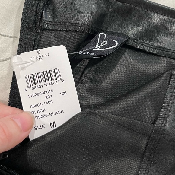 Faux leather skirt - Picture 4 of 5